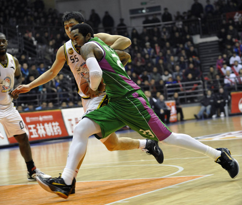 爱游戏关于里昂迎荷甲关键赛赛后法兰克福调整名单以备CBA季后赛，现场解说直呼：赛后上海久事官宣签约的信息