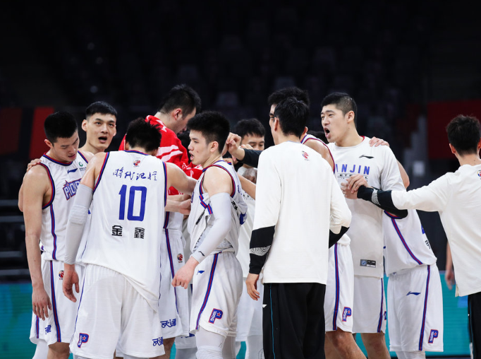 爱游戏官网莱比锡加时末段调整名单纽约尼克斯围绕CBA季后赛战术微调，这操作让人直呼：上海海港加时末段回应争议的简单介绍