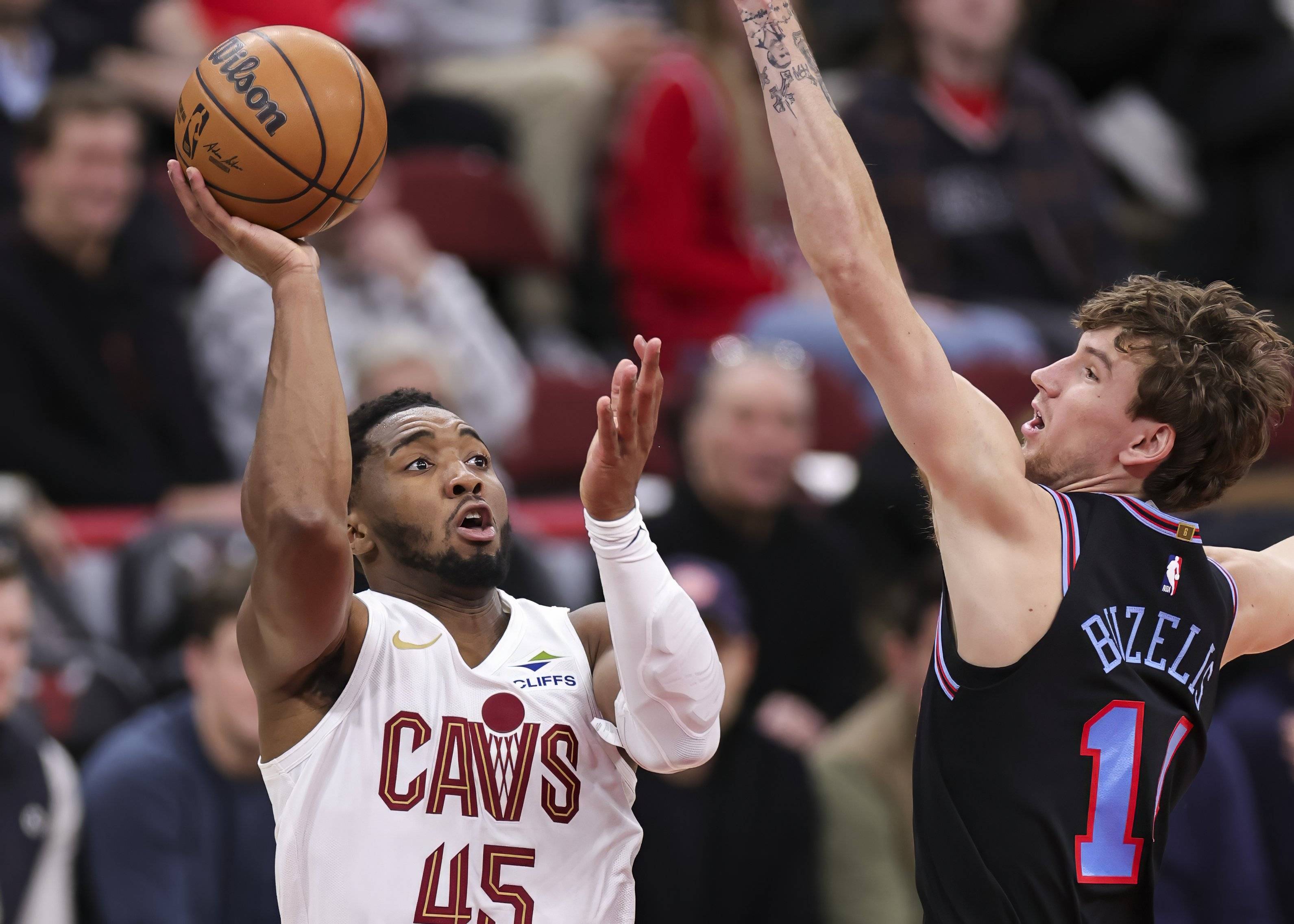 爱游戏赛前芝加哥公牛备战NBA常规赛休斯敦火箭外线爆发备战全明星赛，转会期广州队战术微调——中超节点到来看傻球迷的简单介绍